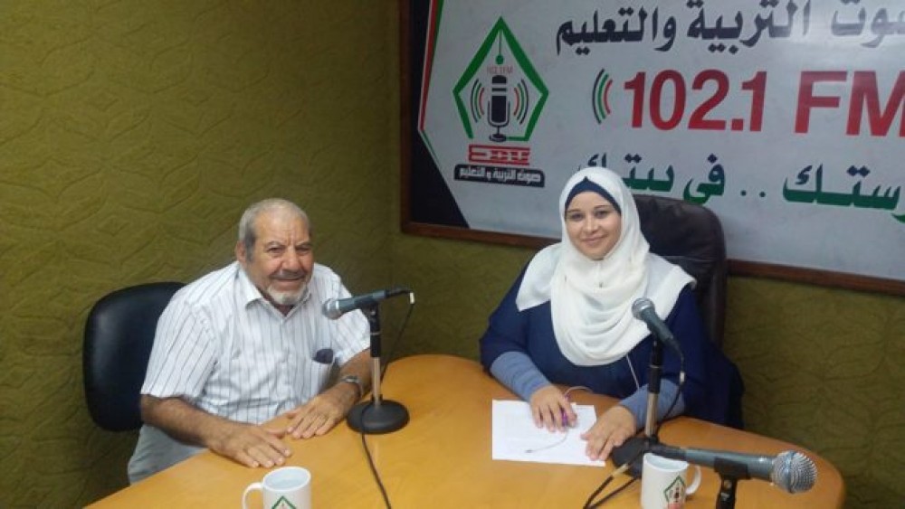 الزميلة هناء الجاروشة تحاور المعلم علي العالم وزوجته