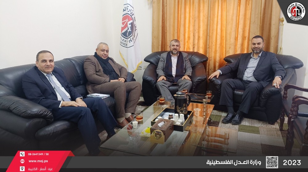 العدل والصحة تبحثان إجراءات التراخيص للمهن الصحية 
