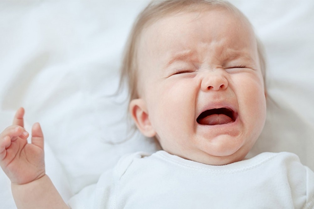 8 طرق لعلاج الإمساك لدى الأطفال أبرزها تقليل الحليب