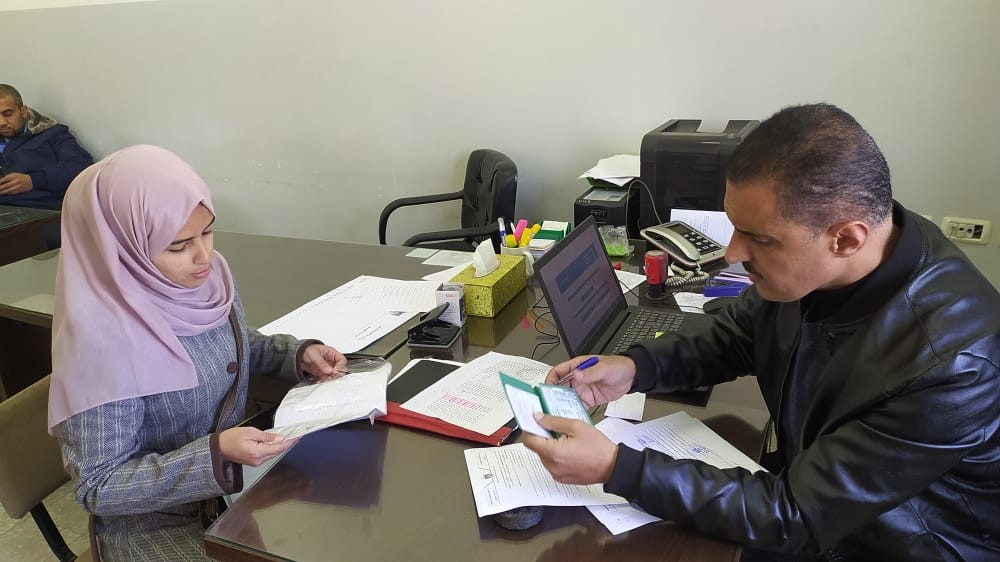 العمل تختتم توقيع عقود مشروع التشغيل المؤقت 