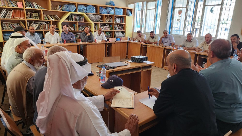 تربية الوسطى تنظم لقاءً مجتمعياً في مدينة دير البلح لدعم المسيرة التعليمية