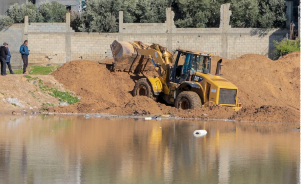 حانب من أعمال إنشاء البركة 