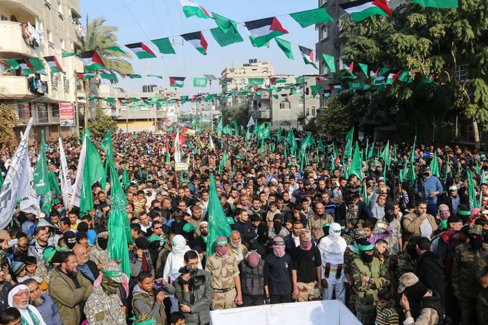 الجماهير المحتشدة 2