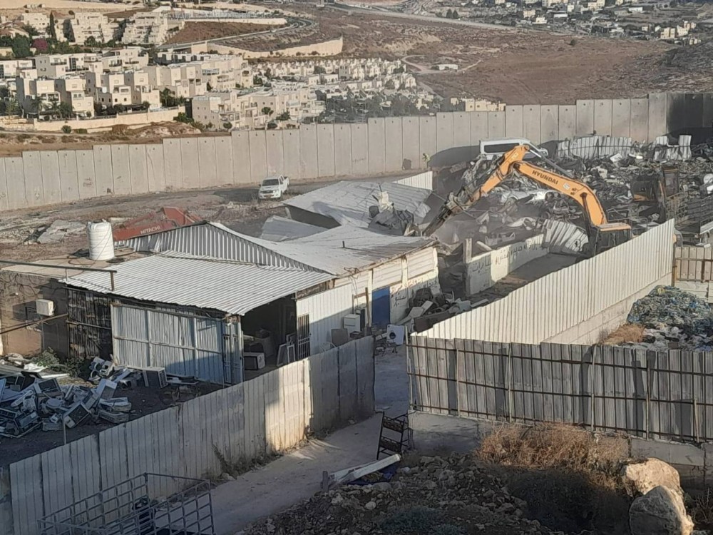 جانب من عمليات الهدم 