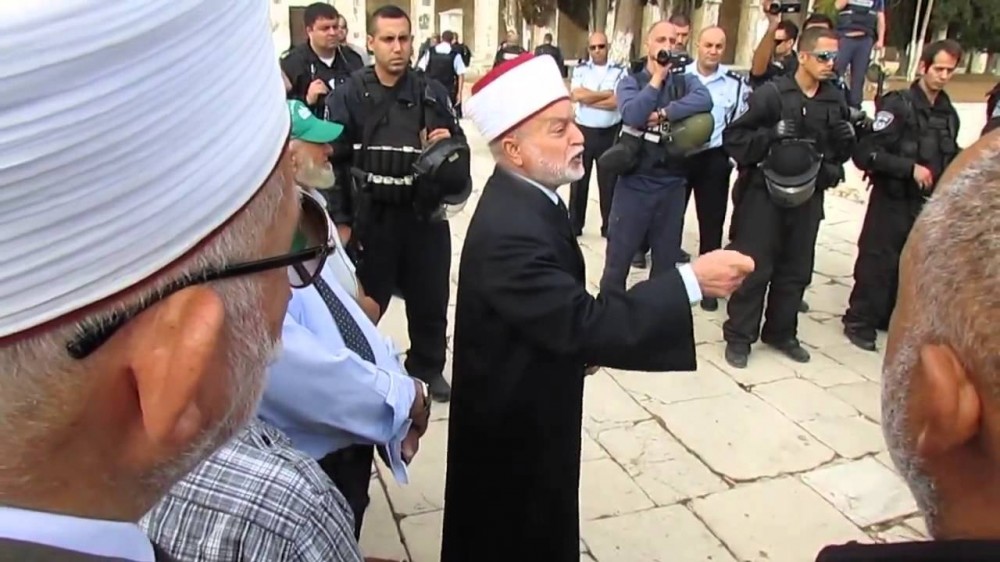 مفتي القدس في باحات الأقصى