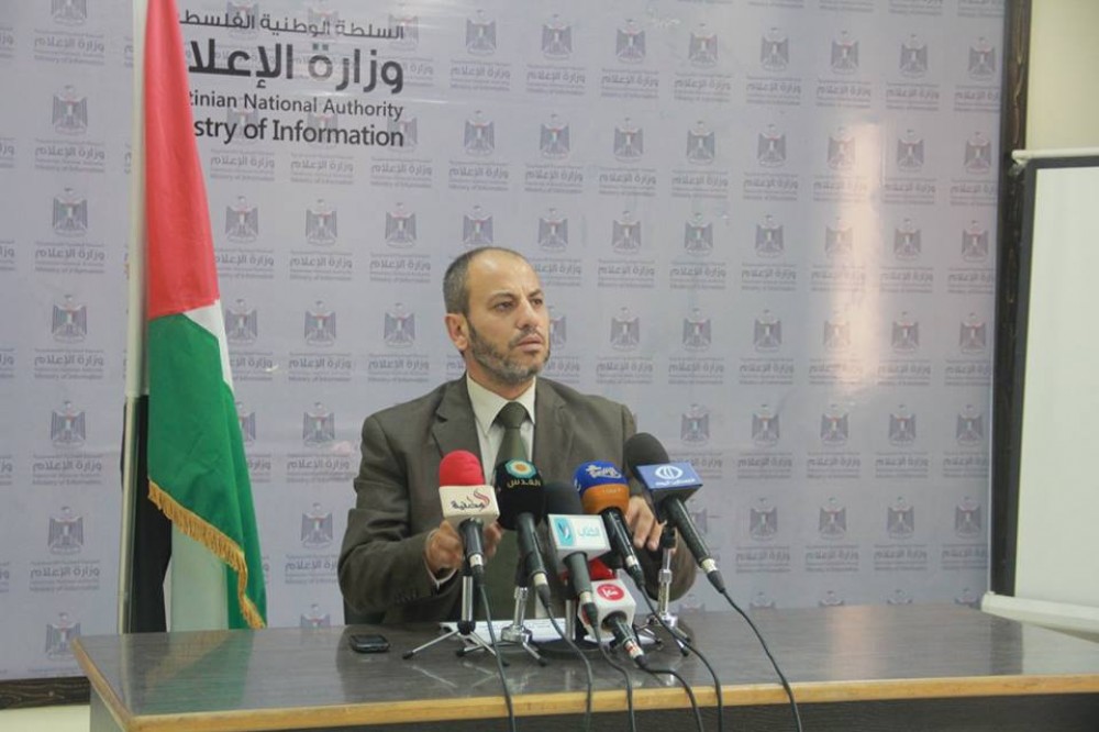 الباز خلال المؤتمر الصحفي 