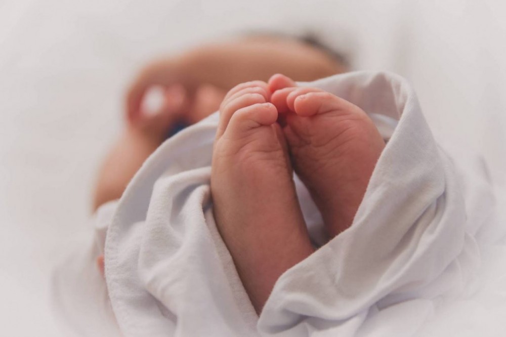أصغر قرية إيطالية تحتفل باستقبال المولود الأول بعد 8 سنوات