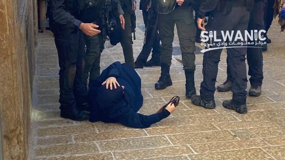 الاعتداء على المرابطين في الأقصى33