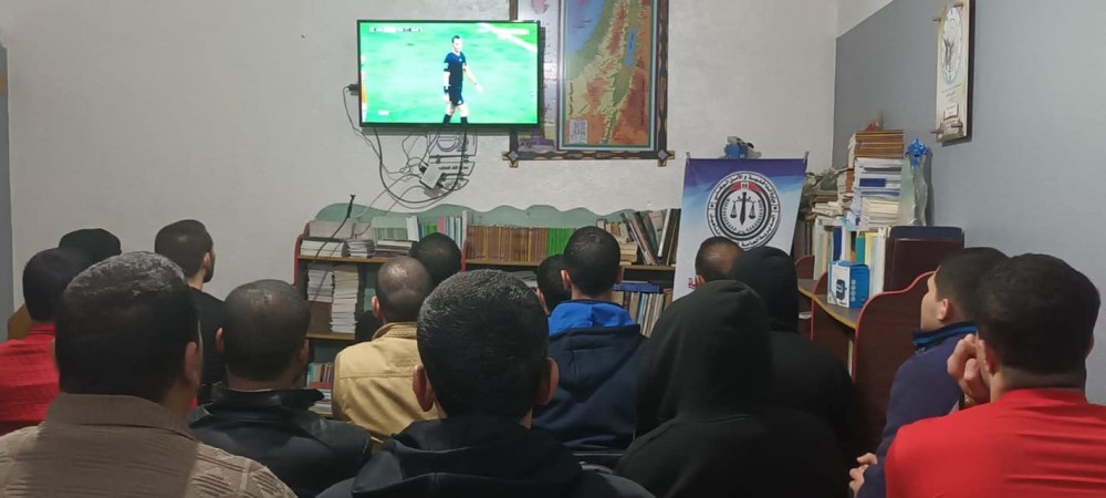 جانب من مشاهدة المباراة