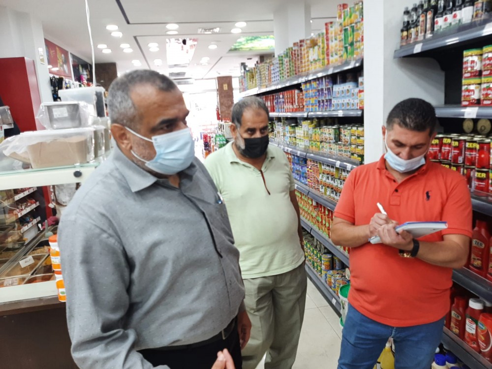 الاقتصاد تتابع التزام التجار بتلقي التطعيم بالمحافظة الوسطى