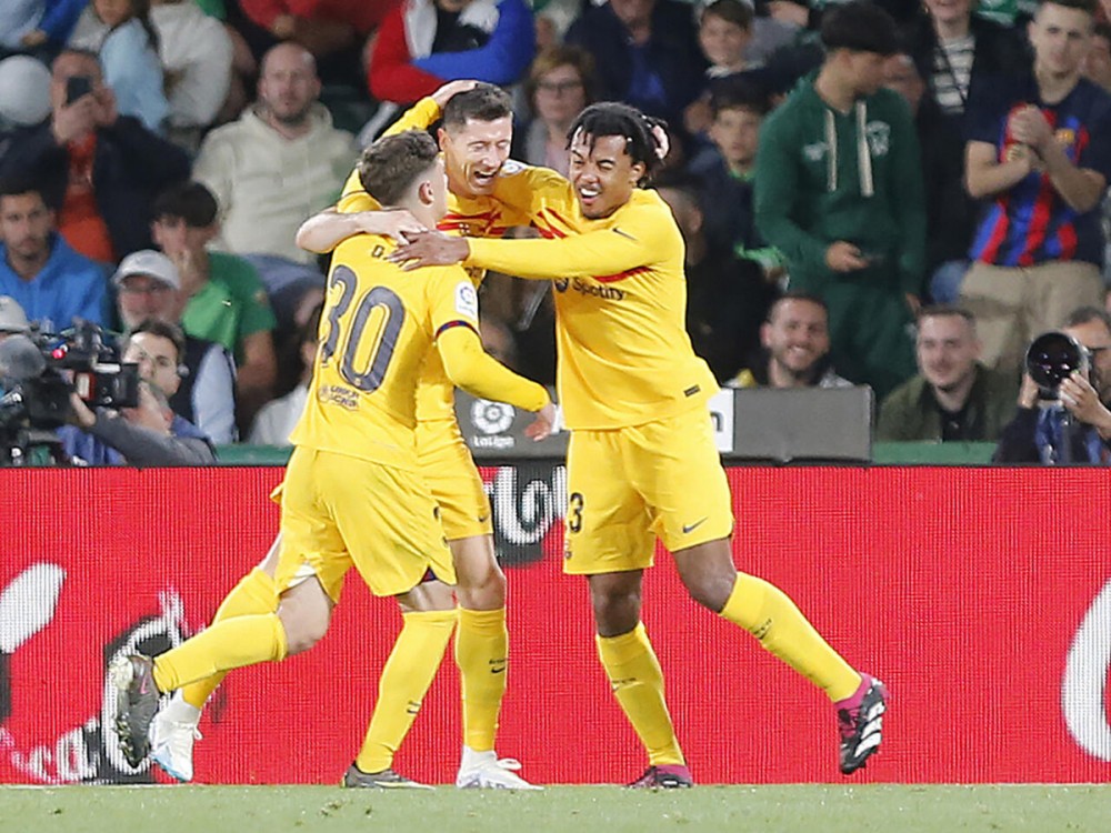  برشلونة يواصل التغريد خارج السرب 