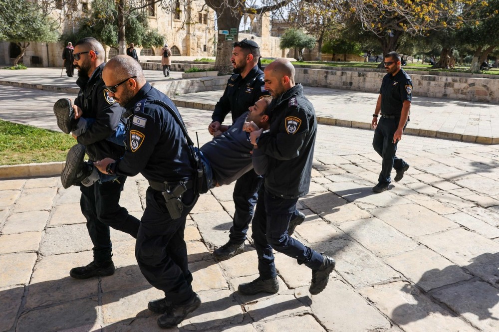 اعتقال شاب من القدس