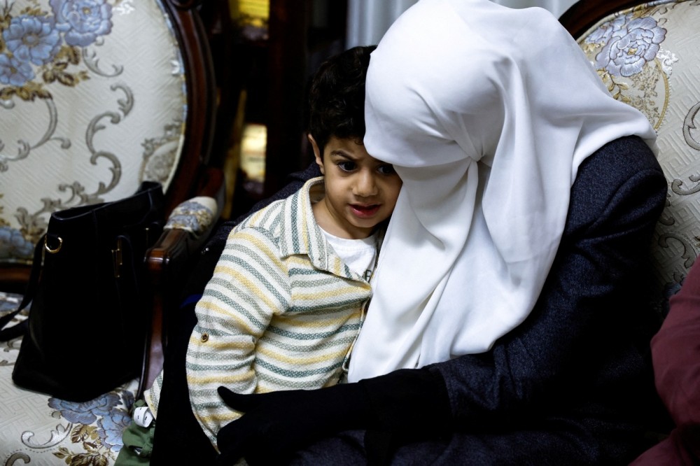 زوجة الشهيد خضر عدنان ونجله