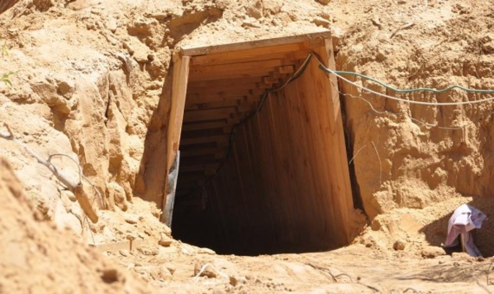 نفق تجاري على الحدود بين غزة مصر 