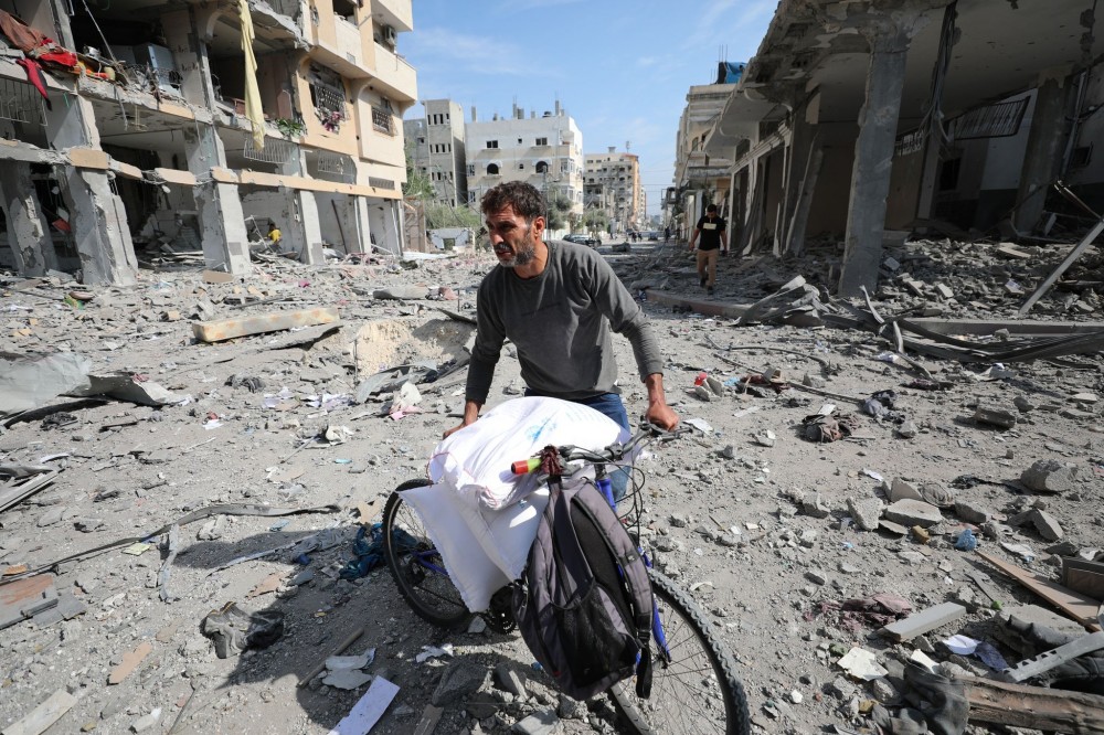 الاحتلال يعترف بقصف غزة جواً بـ6000 قنبلة