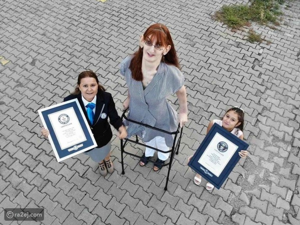 أطول امرأة في العالم عمرها 24 عاماً 