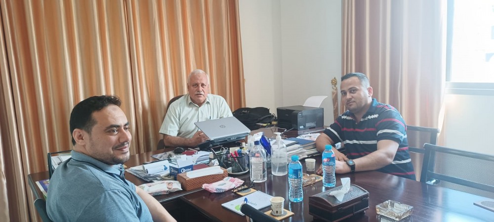 سلطة المياه تناقش الأنشطة التوعوية مع مجموعة الهيدرولوجيين 