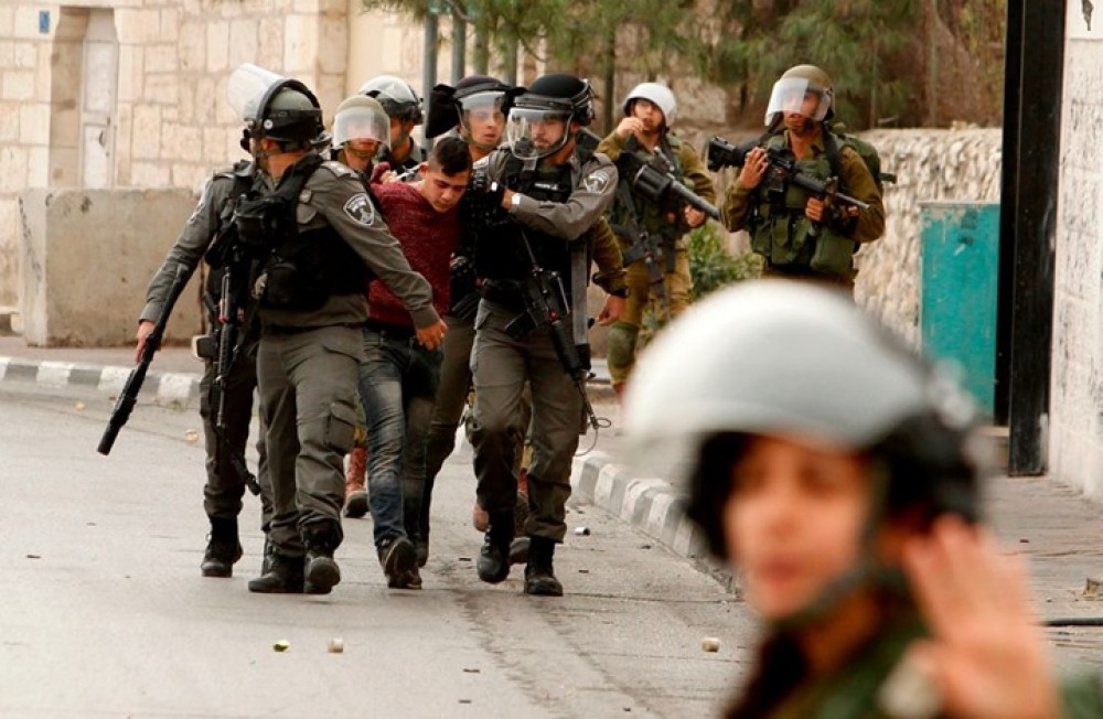 الاحتلال يواصل قمع الفلسطينيين والتضيق عليهم بالضفة الغربية