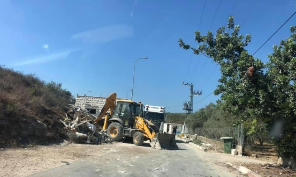 العمل في البؤرة الاستيطانية 