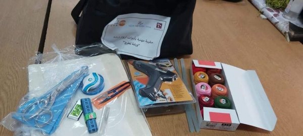 وزارة التنمية توزع حقائب مهنية لطلبة مركز  الرعاية الاجتماعية بخان يونس
