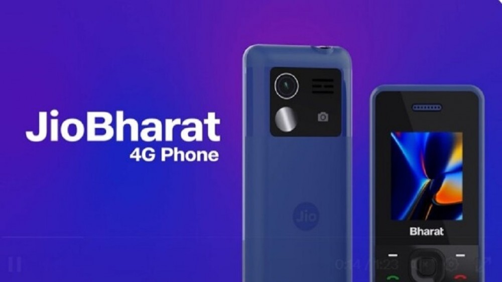 أغنى رجل في الهند يطلق نموذج هاتف متصل بالإنترنت بقيمة 12 دولارا