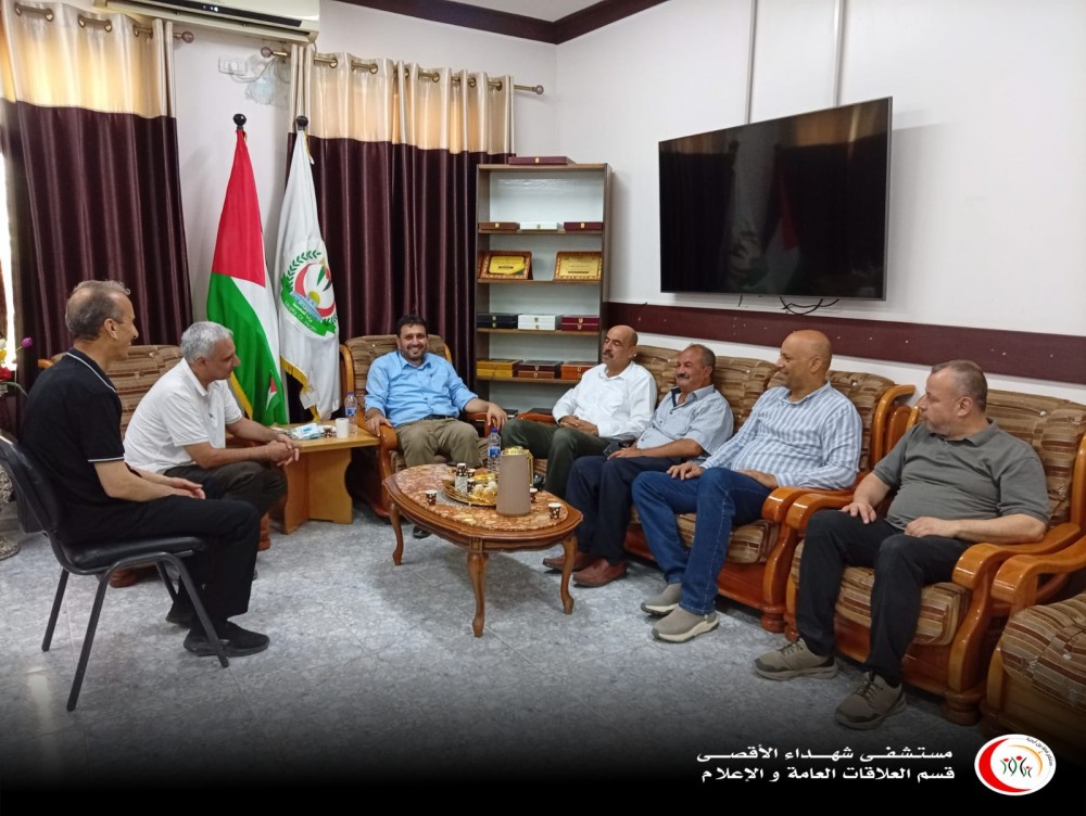 مستشفى الأقصى وبلدية دير البلح يبحثان تطوير العلاقات المشتركة