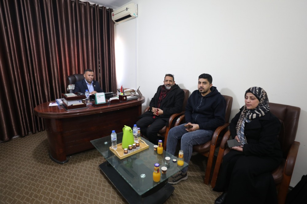 العدل تبحث مع شبكة الرأي  تعزز عملية التثقيف القانوني للوزارة