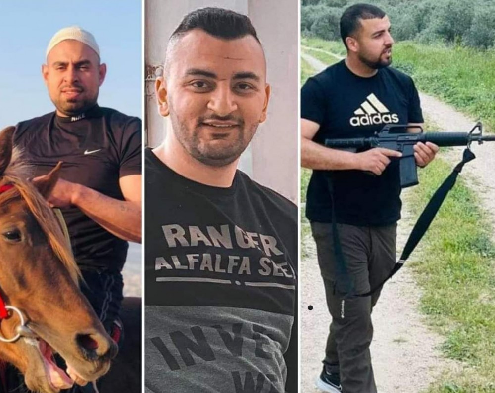 صور ثلاثة من الشهداء 