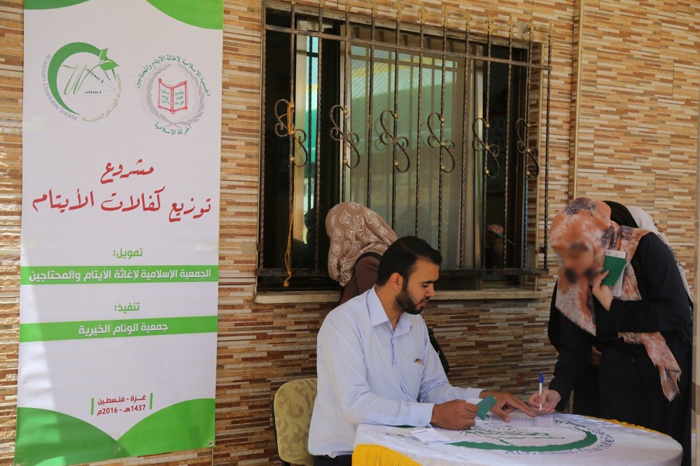 الوئام الخيرية تصرف دفعة جديدة من كفالات 