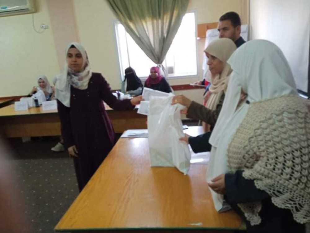 التنمية الاجتماعية تختتم دورة تأهيل الخاطبات في مخيم النصيرات 