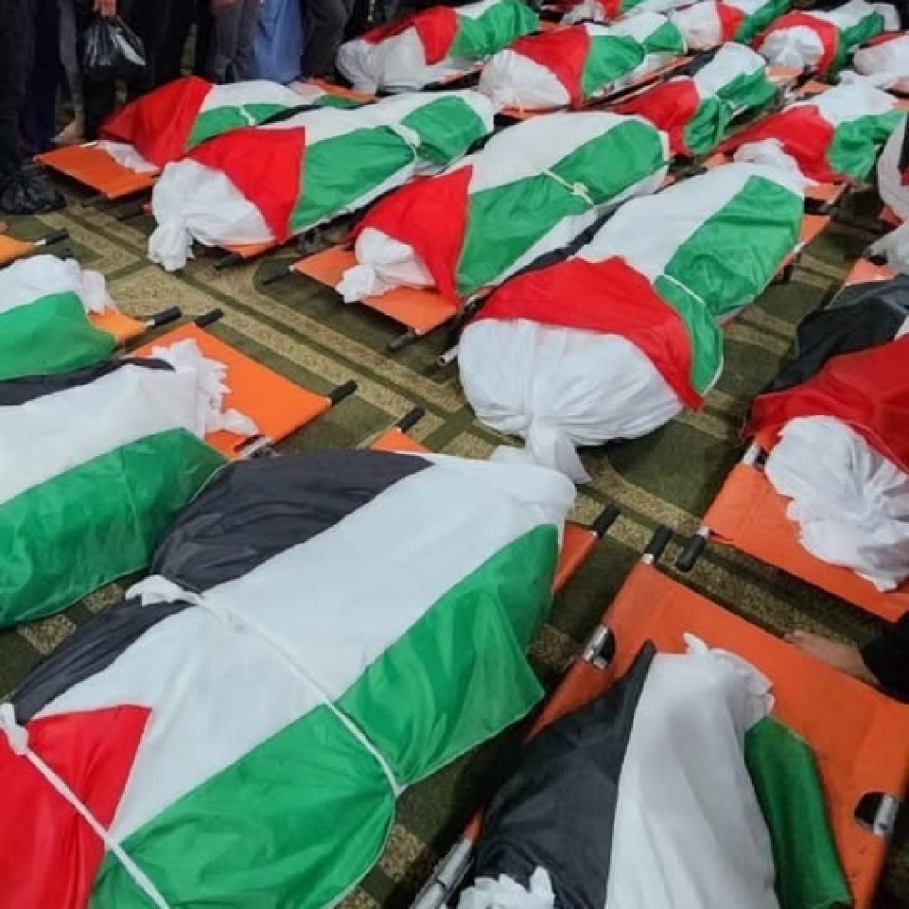 غزة تشيّع 50 شهيدًا بعد ألف يوم تحت الركام
