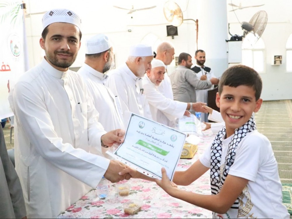 أوقاف خان يونس تكرم 70 حافظاً لأجزاء من القرآن الكريم