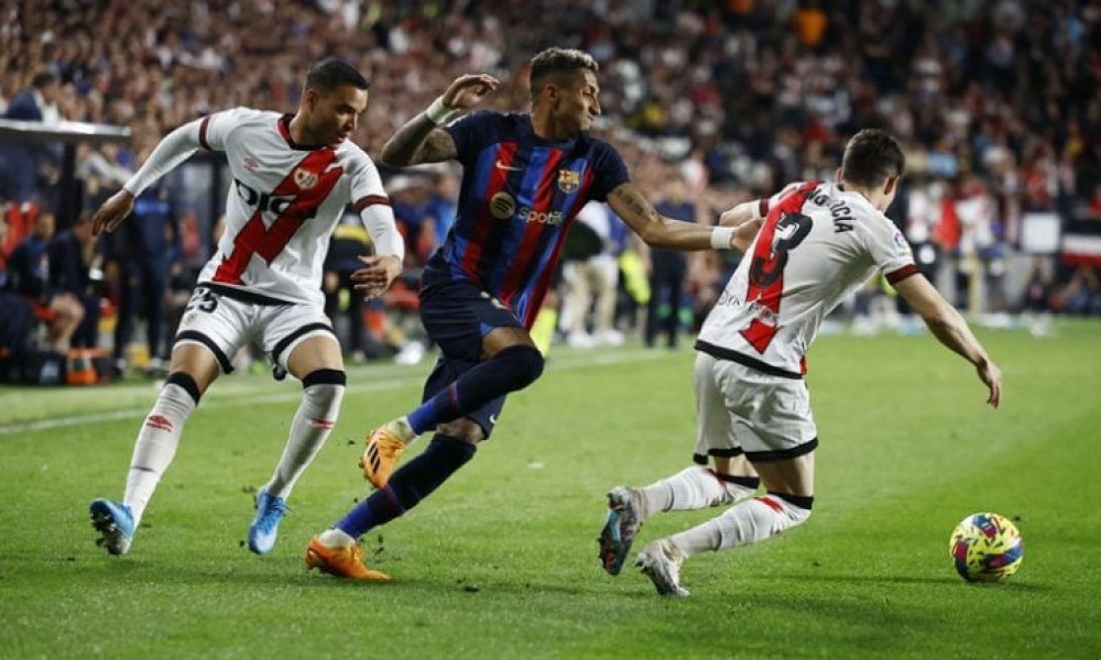 برشلونة يتعرض لهزيمة مفاجئة 2-1 أمام رايو فايكانو