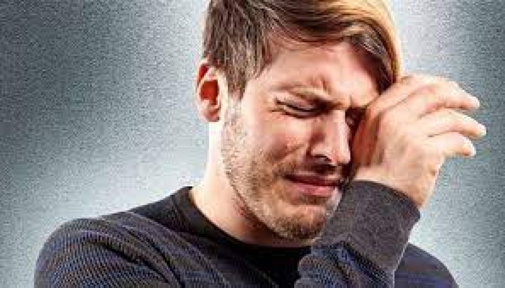 6 فوائد للبكاء منها تحسين الرؤية وتسكين الألم