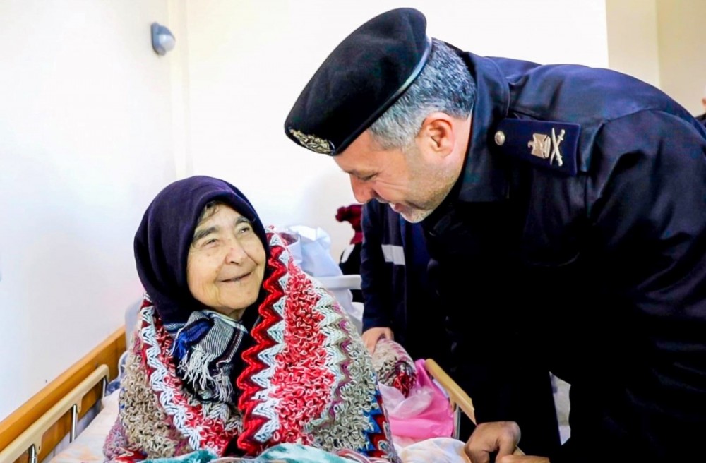 قيادة الشرطة تزور مركز الوفاء لرعاية المسنين بغزة