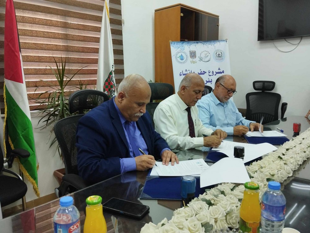 سلطة المياه توقّع مذكرة تفاهم لحفر وإنشاء بئر مياه 