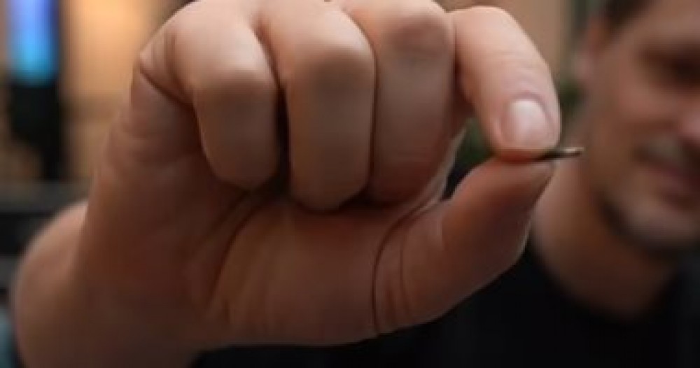 مخاوف حول زراعة شريحة تحت الجلد لإثبات تلقى لقاح كورونا.. اعرف التفاصيل