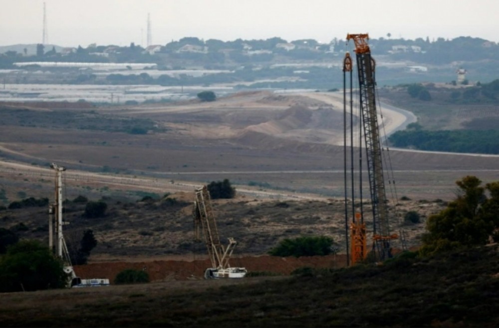 بناء الجدار عند حدود قطاع غزة