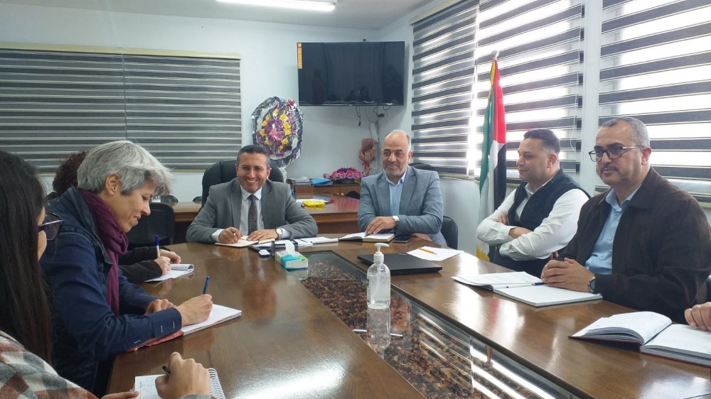 مدير عام المستشفيات يناقش مع الصليب الأحمر تطوير الخدمات الجراحية