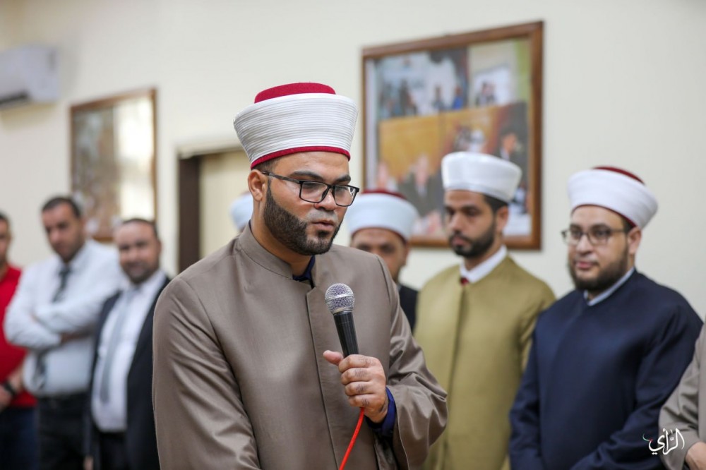 photo_6048539307393794615_y