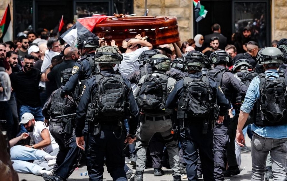اعتداء الاحتلال على جنازة أبو عاقلة