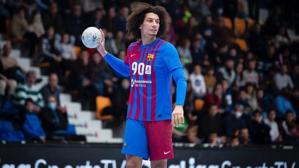 المصري علي زين يقود برشلونة للتتويج بطلا للدوري الإسباني لكرة اليد