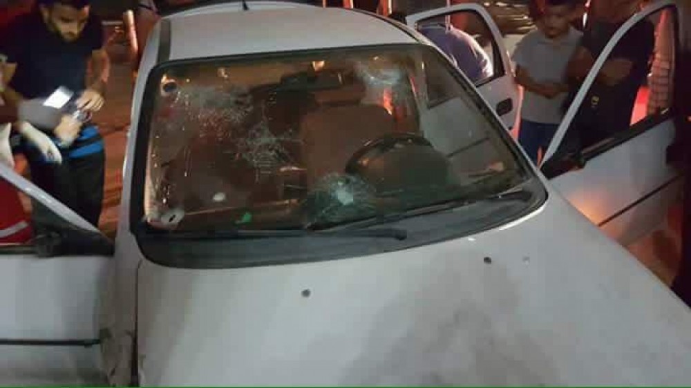 إطلاق النار على السيارة التي كانا يستقلانها