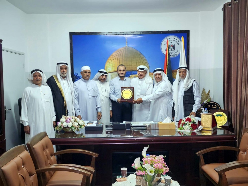 الغصين يستقبل وفداً من الهيئة العليا لشئون العشائر