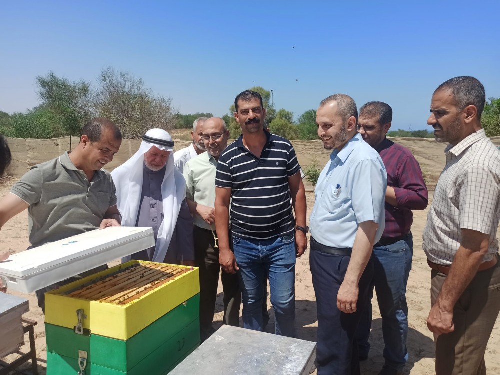 الغصين ينظم زيارة عمل للجمعية التعاونية للنحالين