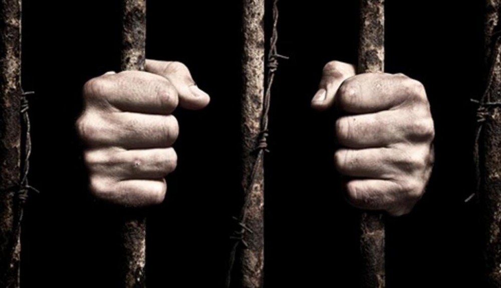 يعيش الأسرى ظروفاً قاسية داخل سجون الاحتلال