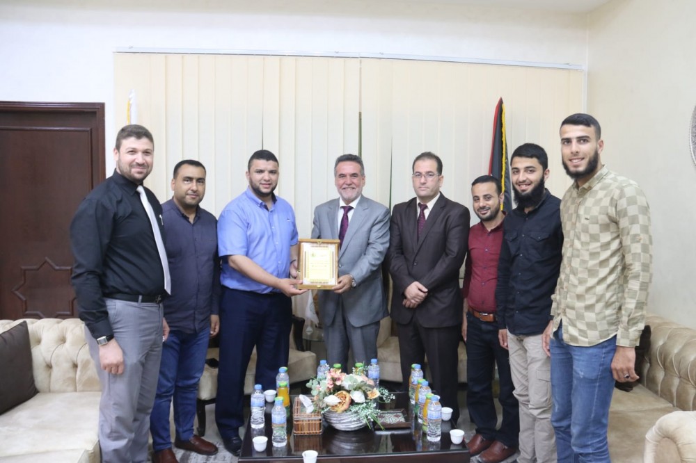 قيادة الكتلة الإسلامية في الجامعات تزور رئاسة جامعة فلسطين