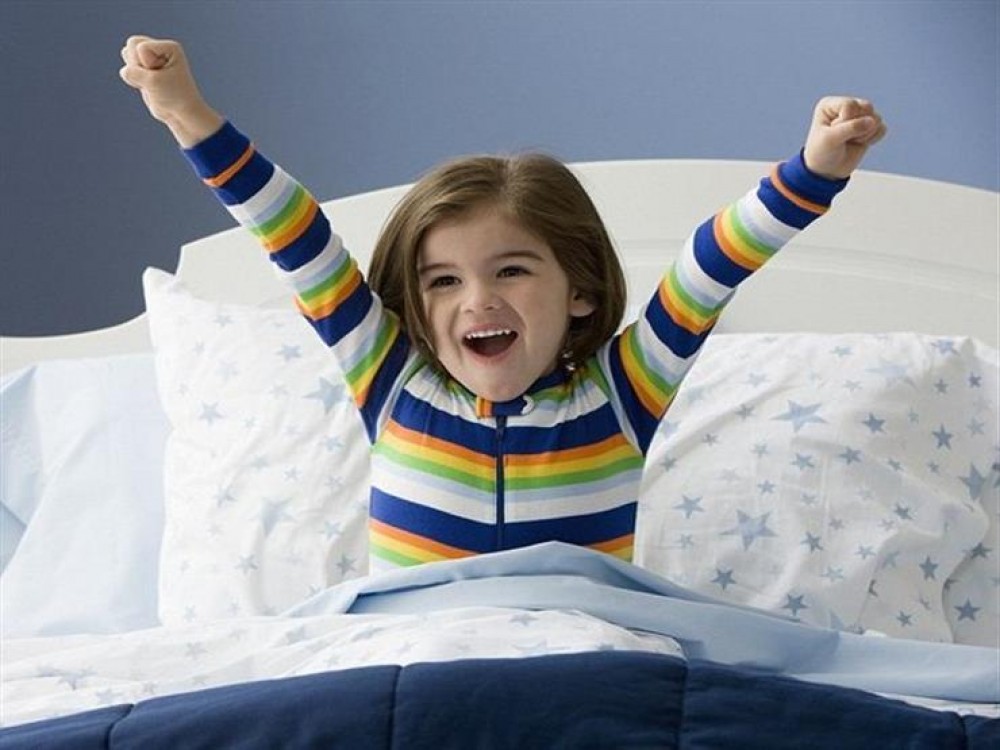 6 خطوات لإيقاظ طفلك في الصباح بسهولة 