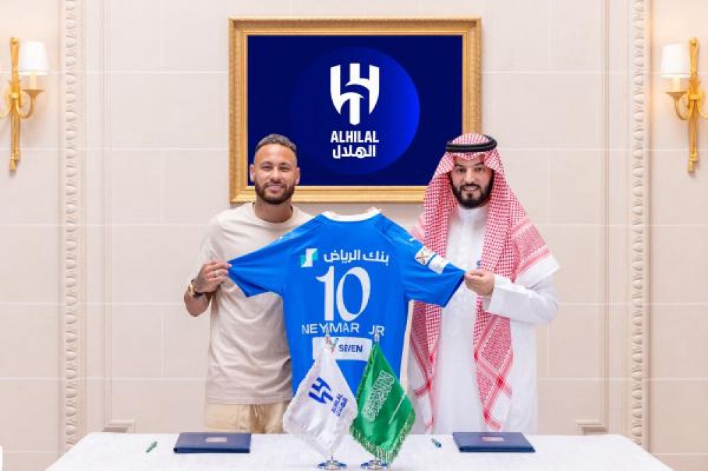 نيمار يضع حداً لمغامرته الباريسية بانتقاله المدوي للهلال السعودي