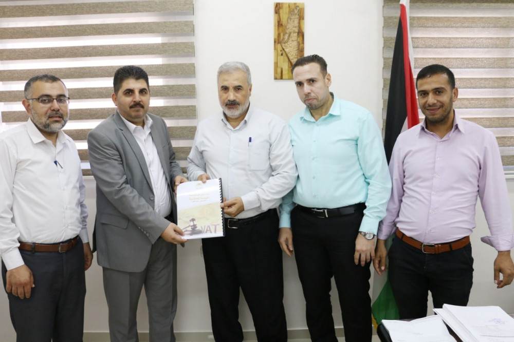 المالية: اللجنة المكلفة تسلم مشروع قانون ضريبة القيمة المضافة